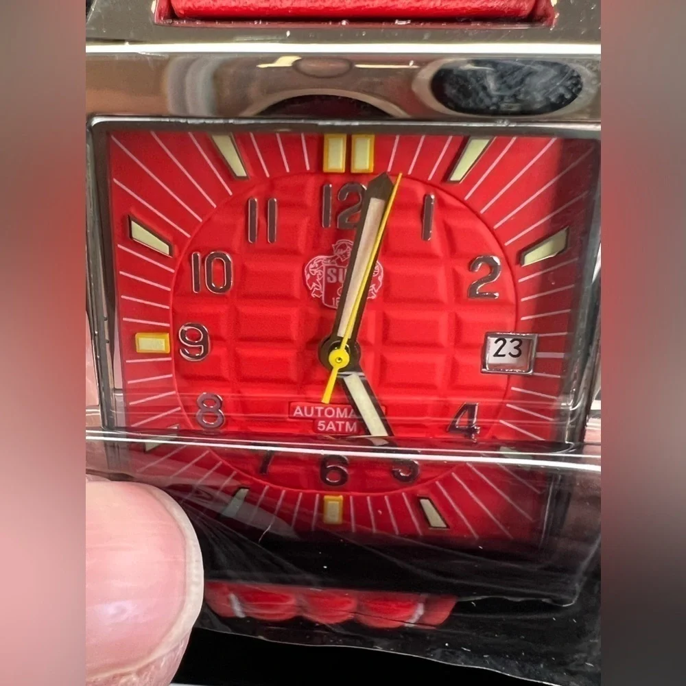 T006. SUG Red Automatic Mens Watch, Leather Strap. Pristine Condition